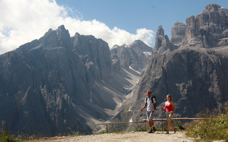 alta vie hiking trails dolomites