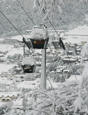 skiing in bormio, cable car going up cima-bianca