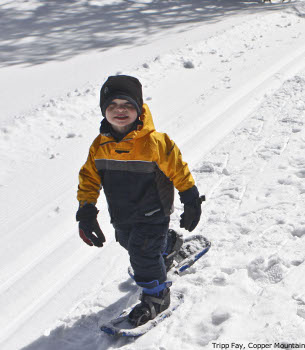 children snowshoeing at copper mountain