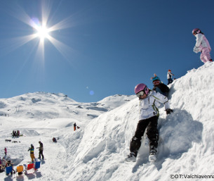 skiing in madesimo, children playing in the snow