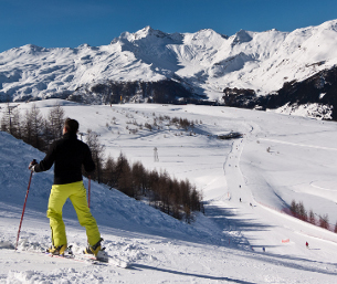 skiing in madesimo, children playing in the snow