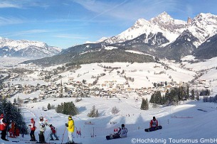 skiers on the piste in maria alm, Hochkönig