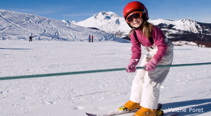 children skiing