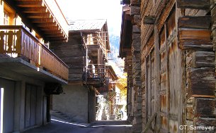 Sarreyer old wooden chalets