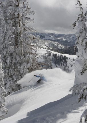 off-piste skiing on squaw's back bowls