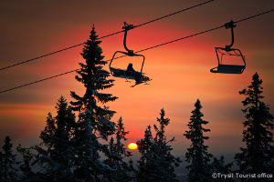 ski holidays in trysil, norway, skiing at dusk